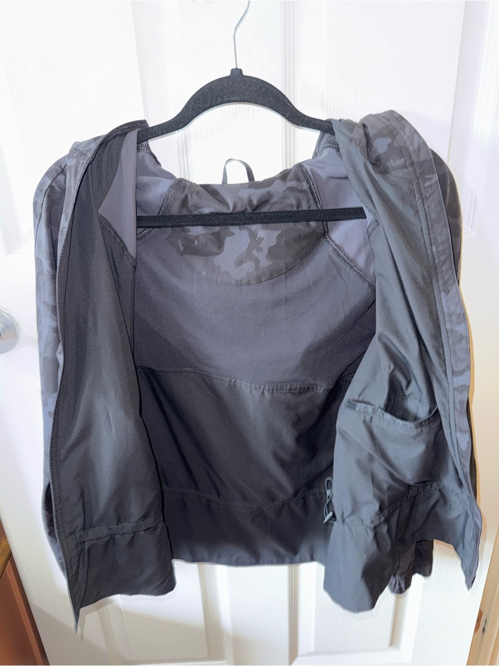 LULULEMON JACKET BLACK CAMOUFLAGE - WINDBREAKER/RUNNING/COMPACT - Picture 3 of 4